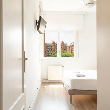 Cozy Apartment Near Fira Gran Via With Ac L'Hospitalet de Llobregat Exterior foto