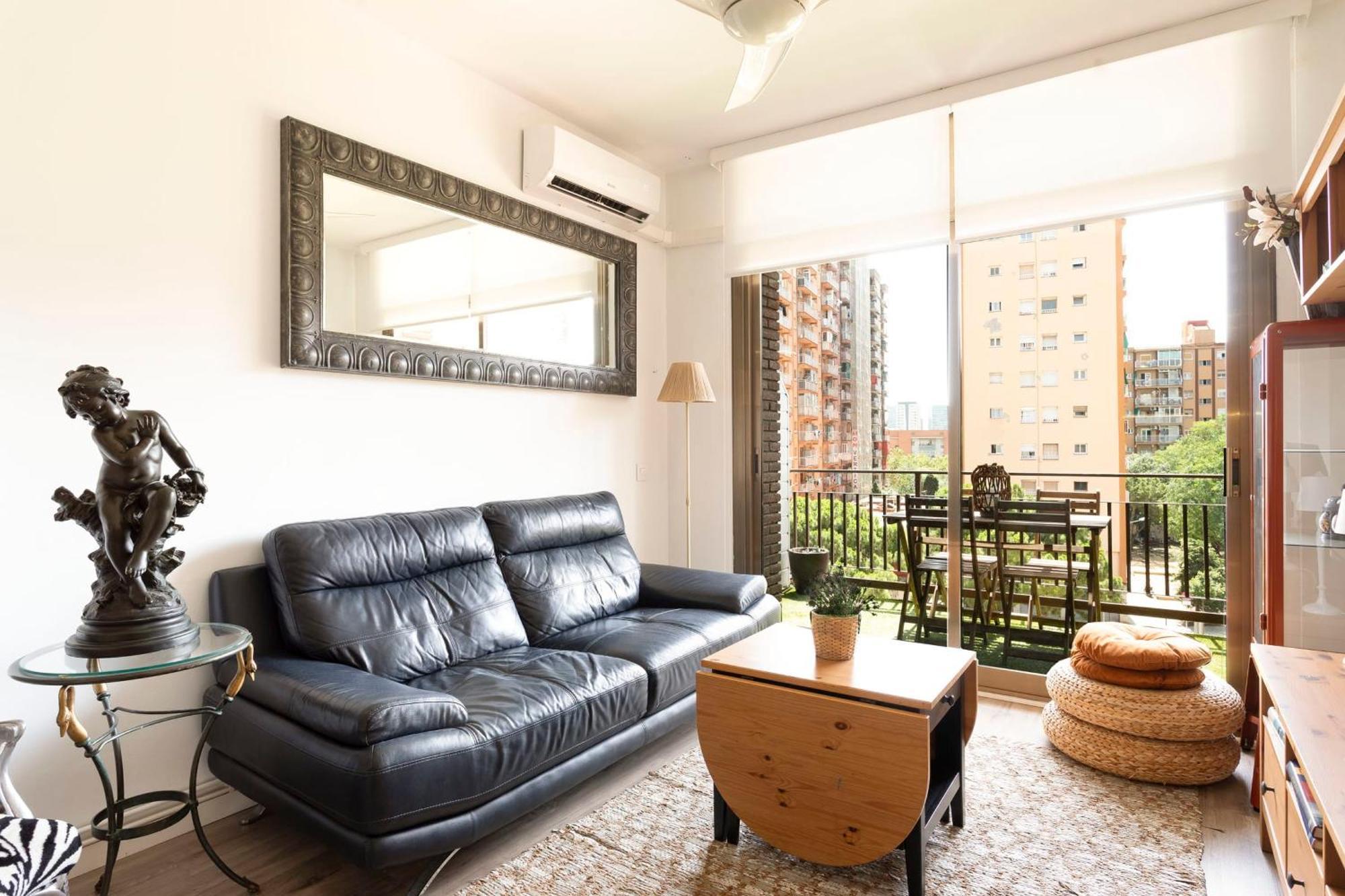 Cozy Near Fira Gran Via With Ac Appartamento