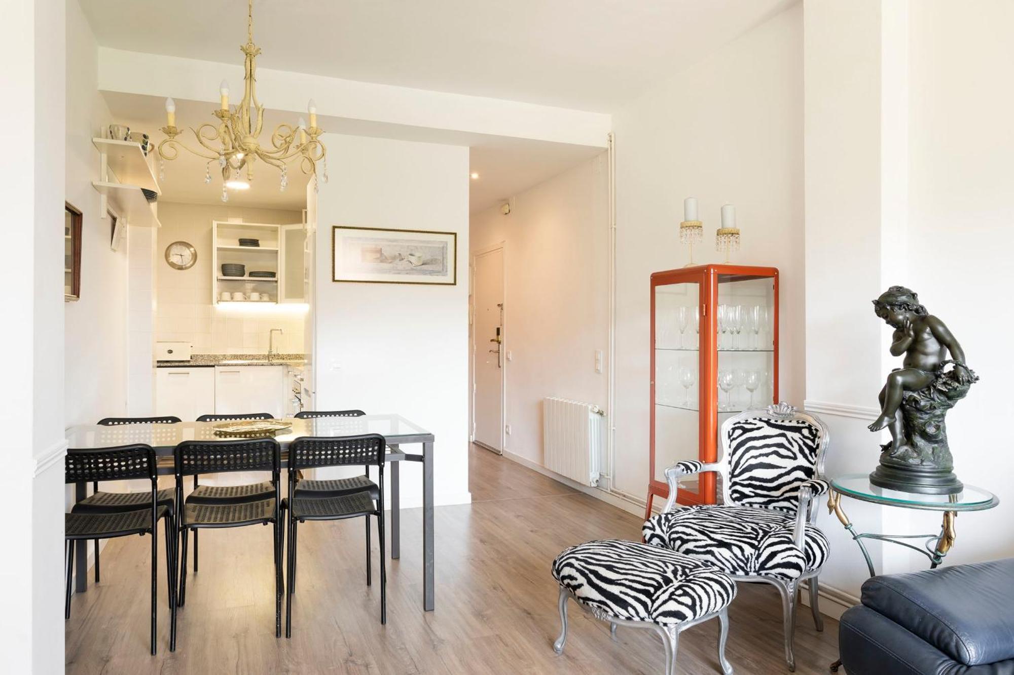 Cozy Near Fira Gran Via With Ac