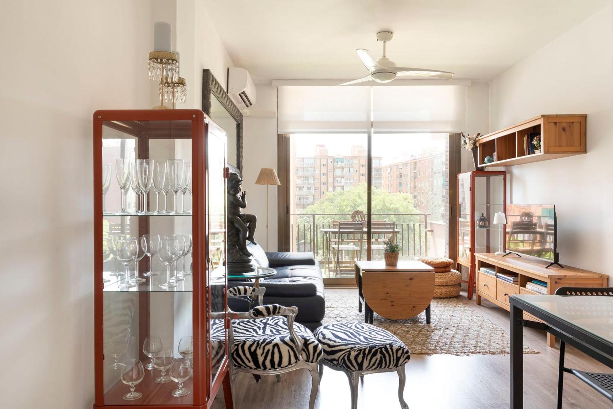 Cozy Near Fira Gran Via With Ac