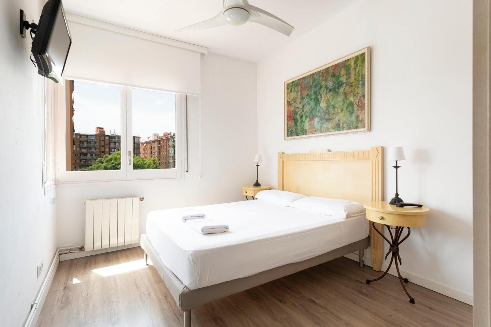 Cozy Near Fira Gran Via With Ac